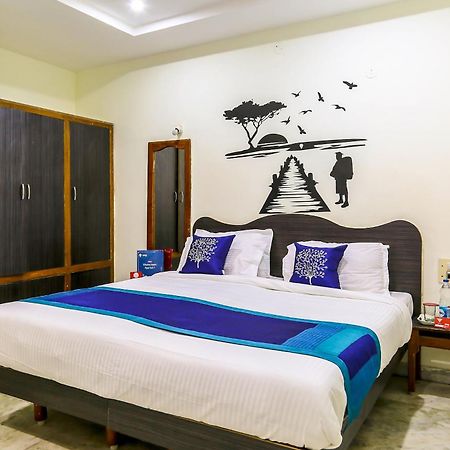 Отель Collection O Poojith Residency Тирупати Экстерьер фото