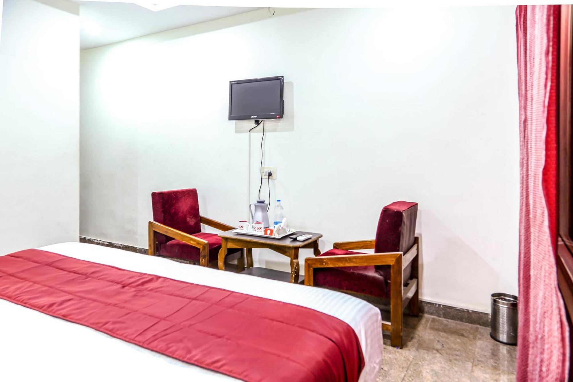 Отель Collection O Poojith Residency Тирупати Экстерьер фото