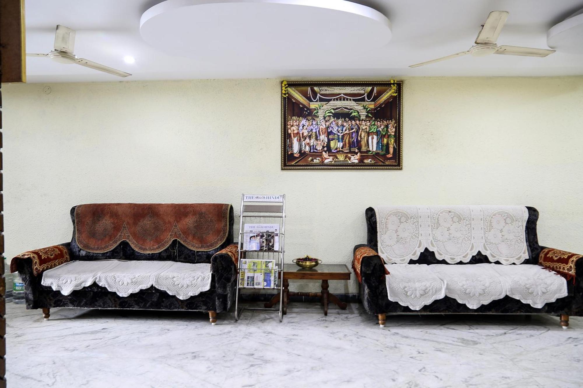 Отель Collection O Poojith Residency Тирупати Экстерьер фото